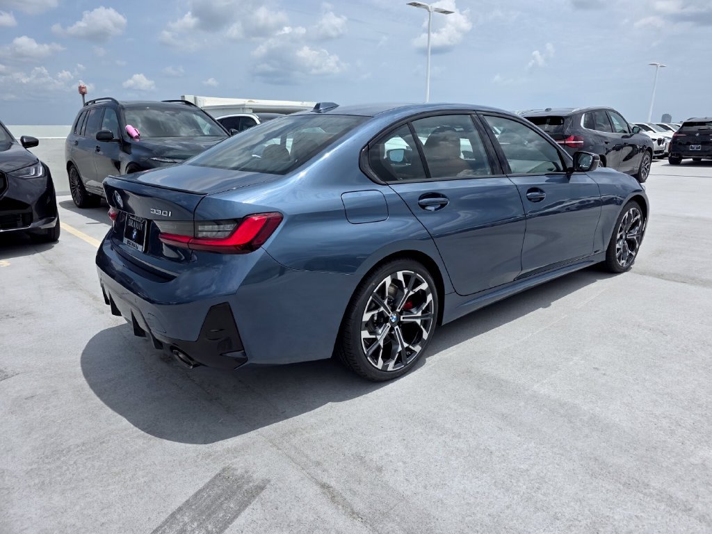 New 2026 BMW 330i Sedan w/ M Sport Package RWD image 4