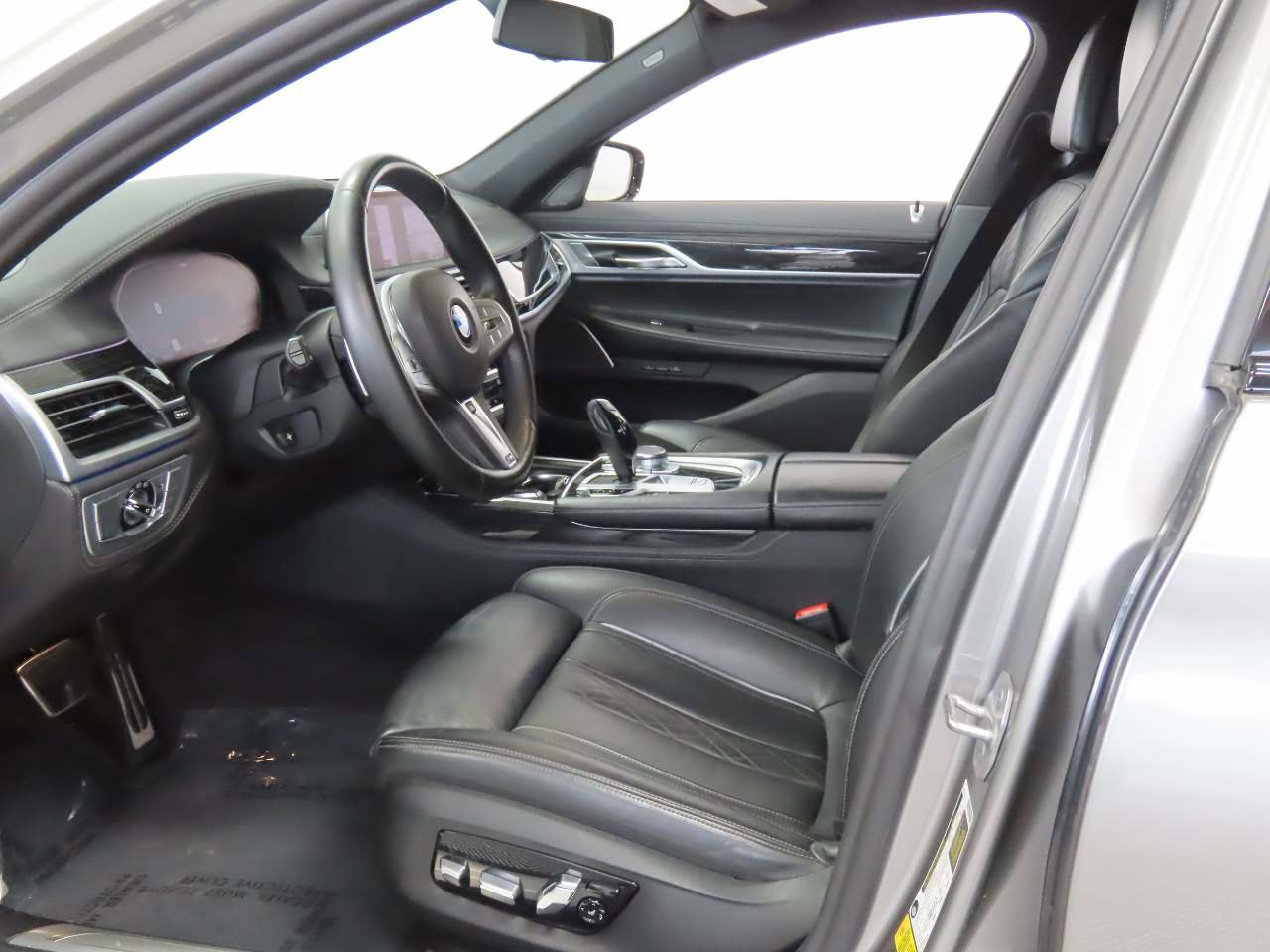 Used 2021 BMW 740i w/ M Sport Package RWD image 14