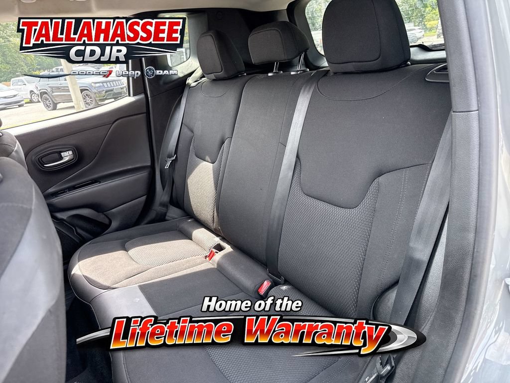 Used 2020 Jeep Renegade Altitude FWD image 24