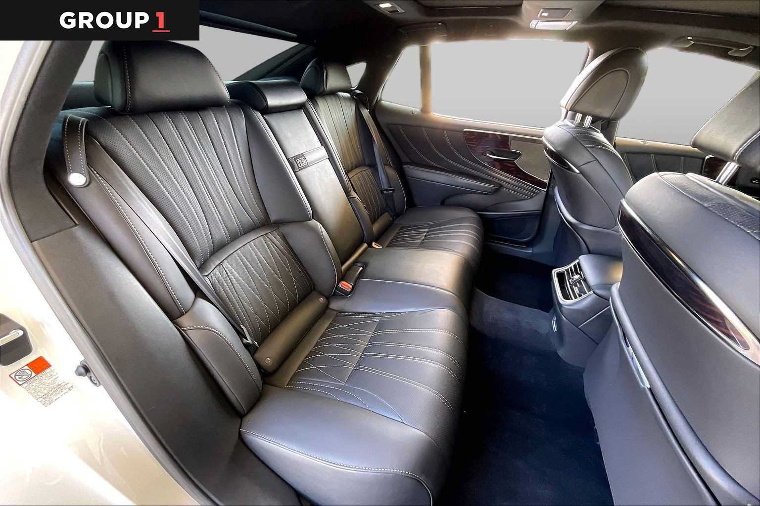 Used 2022 Lexus LS 500 w/ Interior Upgrade Package RWD image 17