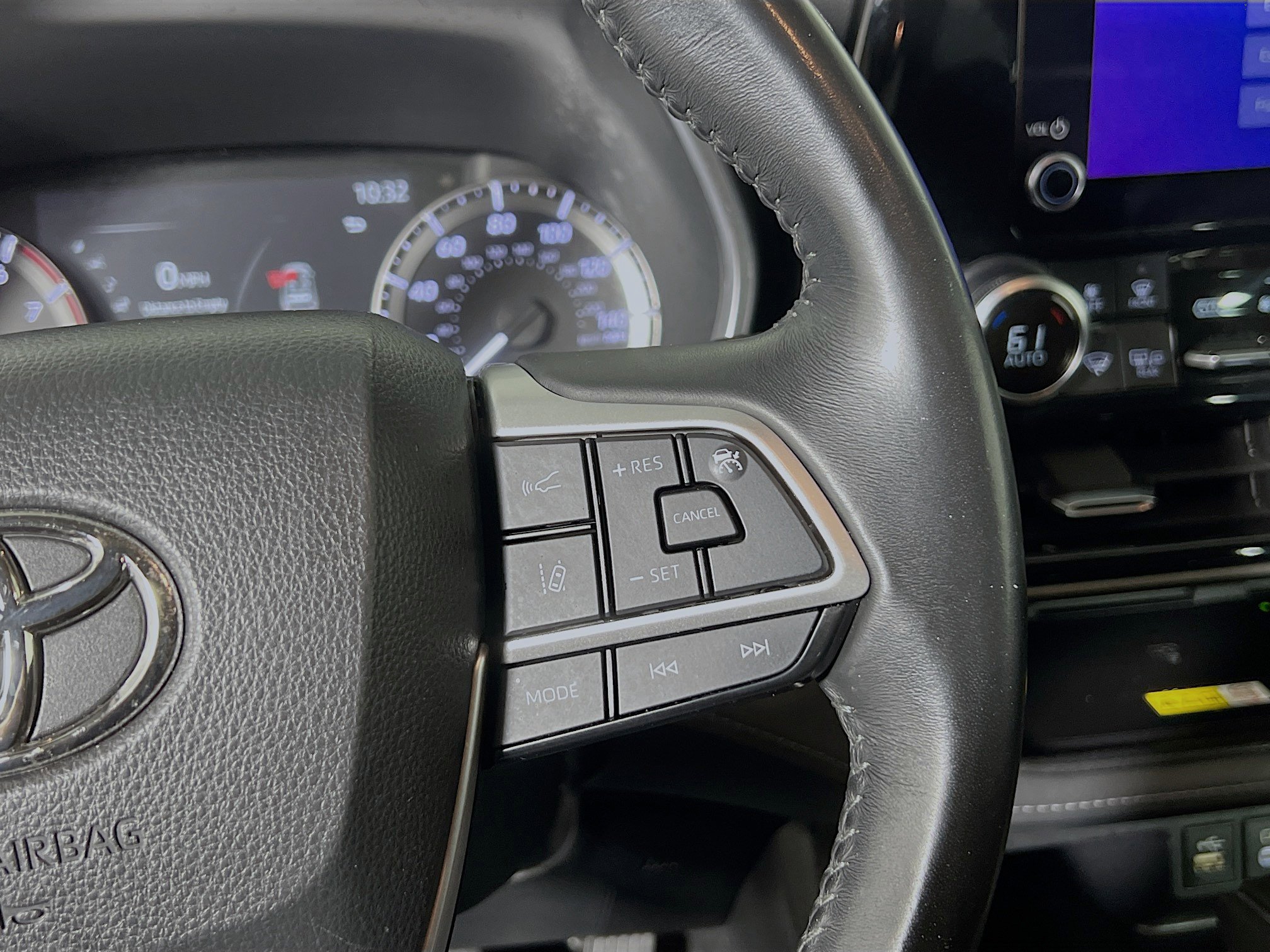 Used 2023 Toyota Highlander XLE image 19