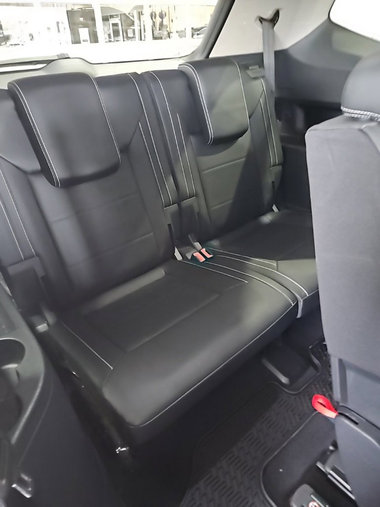 Used 2023 Volkswagen Atlas SE image 19