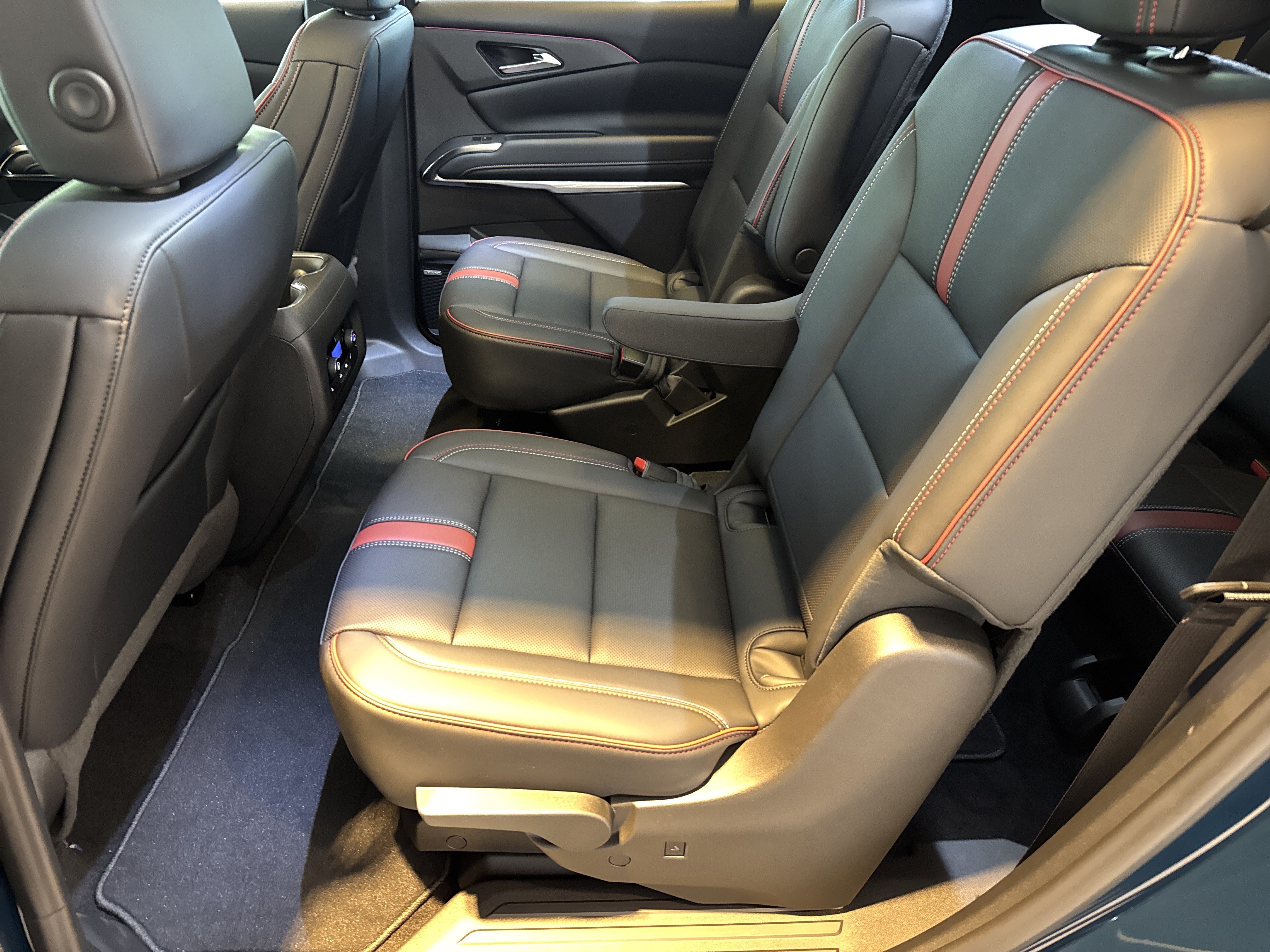 New 2027 Chevrolet Traverse RS FWD image 22