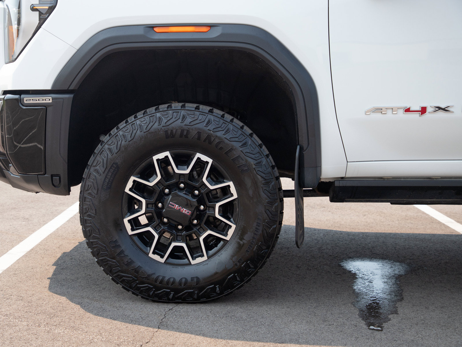 Used 2024 GMC Sierra 2500 AT4X AWD/4WD image 33