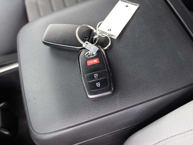Certified 2025 Toyota Tacoma TRD Sport AWD/4WD image 18