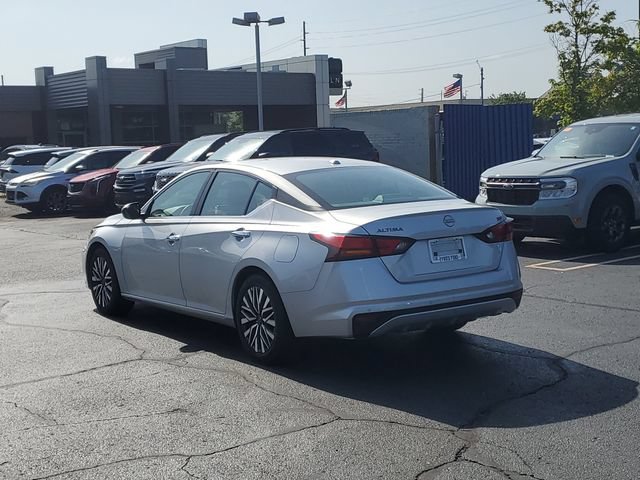 Used 2024 Nissan Altima 2.5 SV FWD image 3