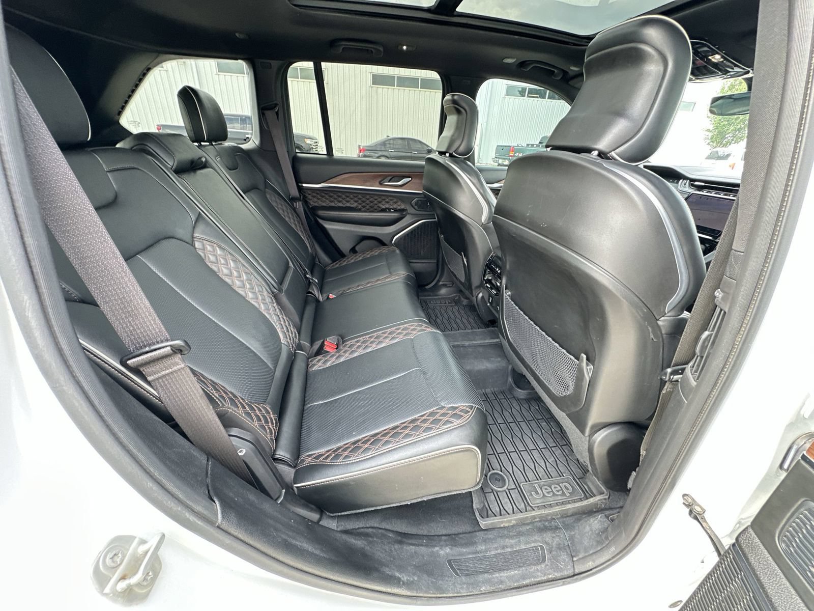 Used 2023 Jeep Grand Cherokee Summit AWD/4WD image 28