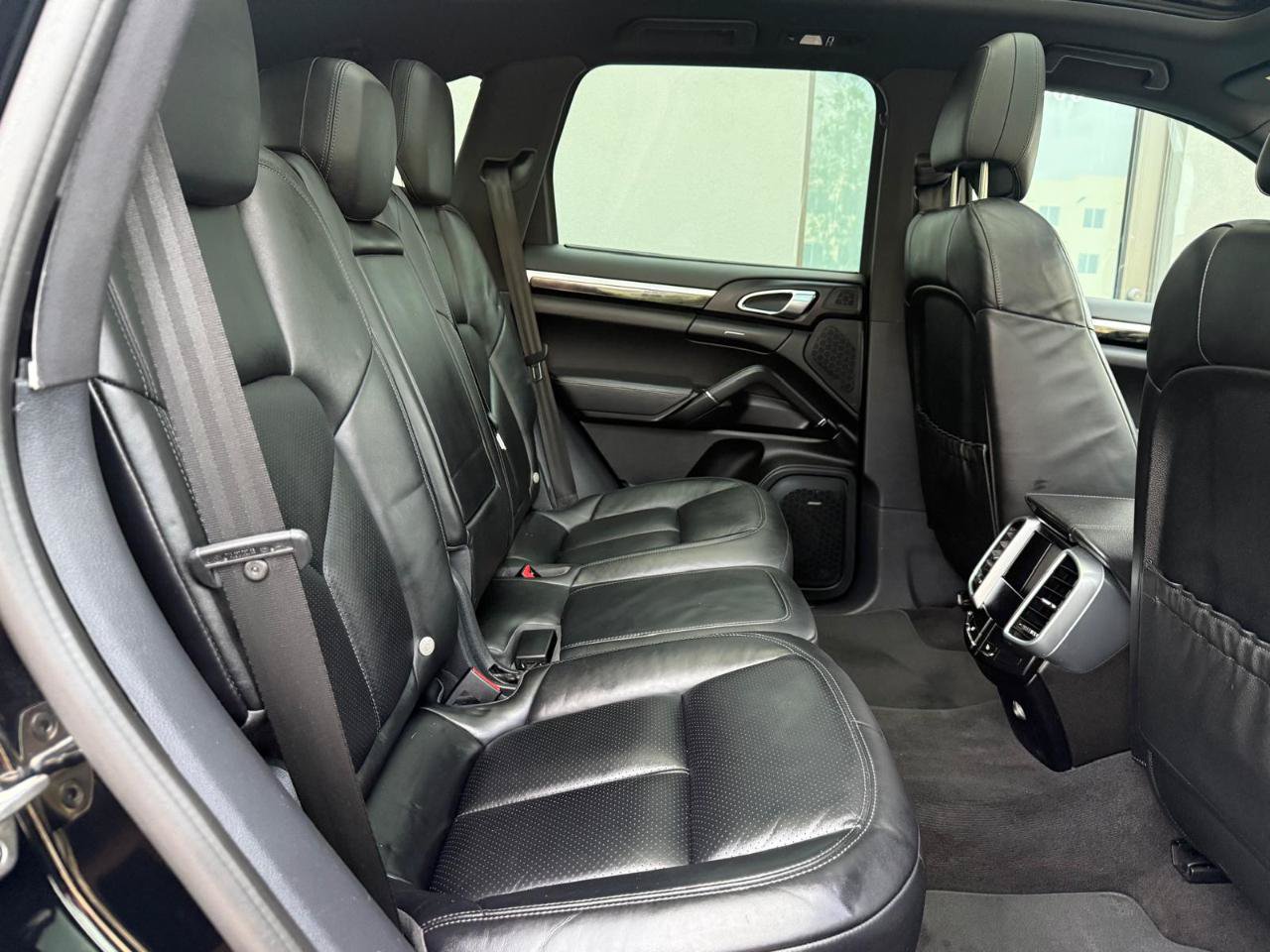 Used 2016 Porsche Cayenne S AWD/4WD image 29