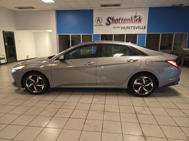 Used 2023 Hyundai Elantra Limited w/ Cargo Package FWD image 5