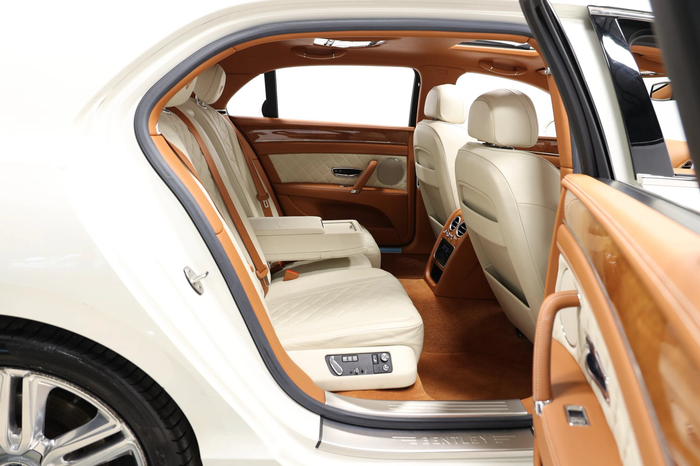 Used 2018 Bentley Flying Spur V8 AWD/4WD image 81
