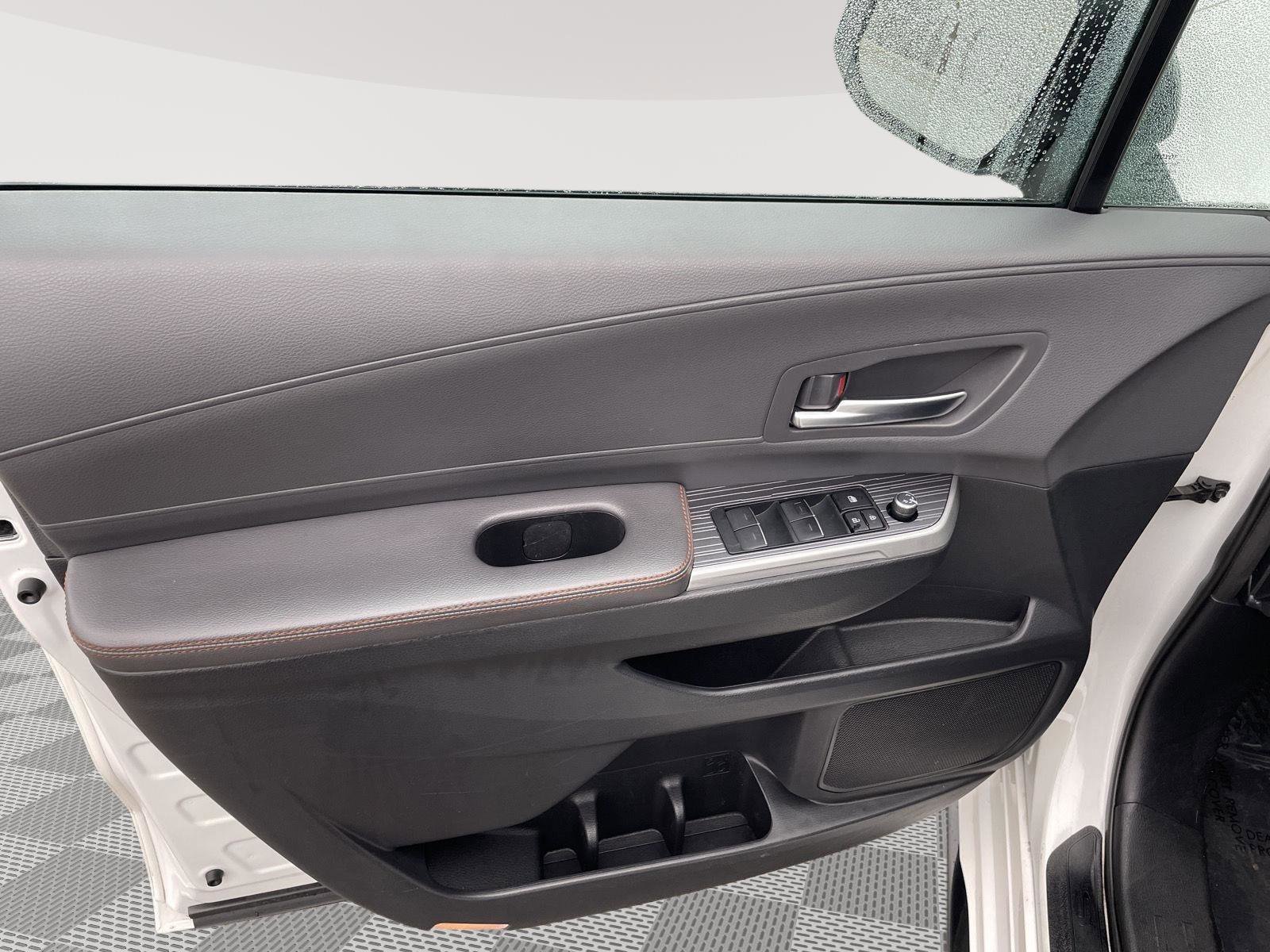 Used 2023 Toyota Sienna XSE AWD/4WD image 18