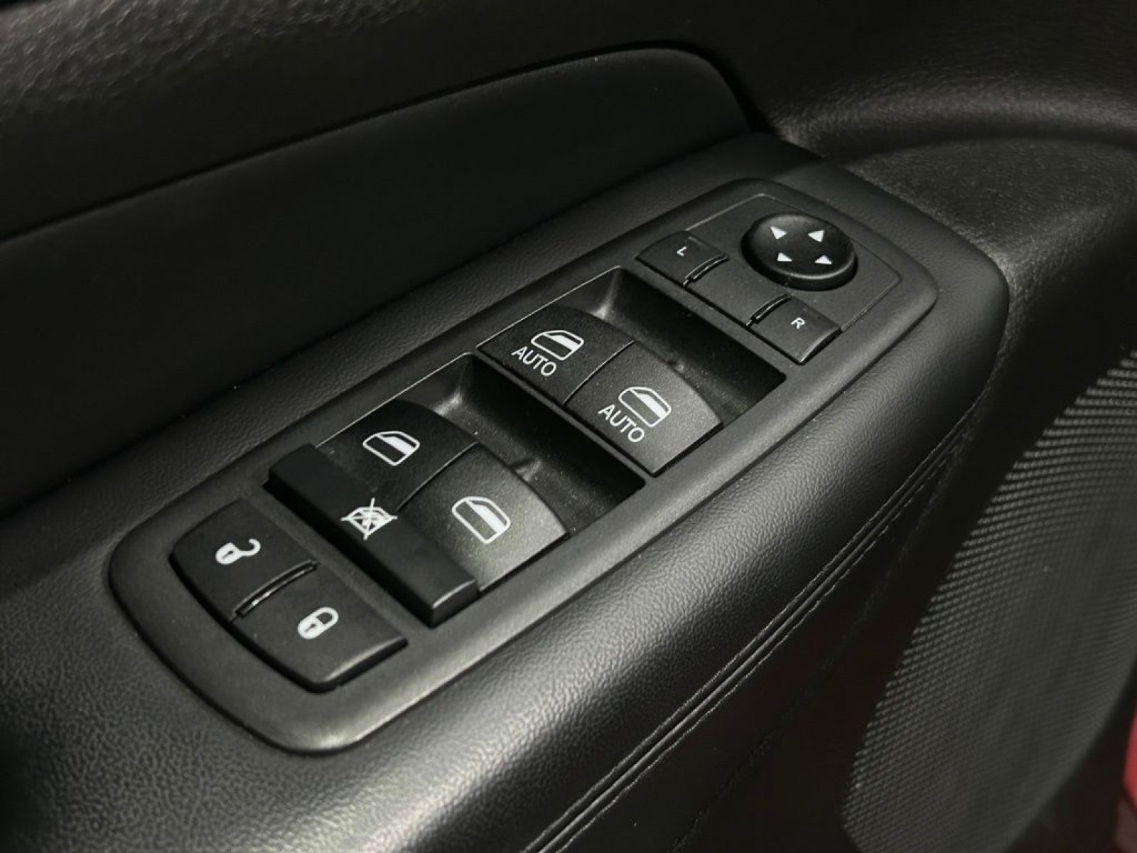 Used 2021 Jeep Grand Cherokee Laredo w/ Security & Convenience Group AWD/4WD image 16
