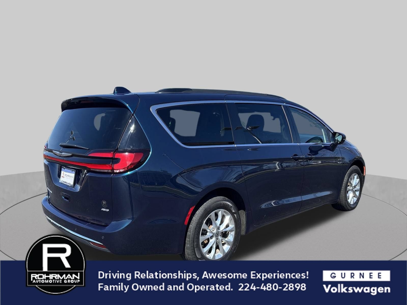Used 2022 Chrysler Pacifica Touring-L AWD/4WD image 9