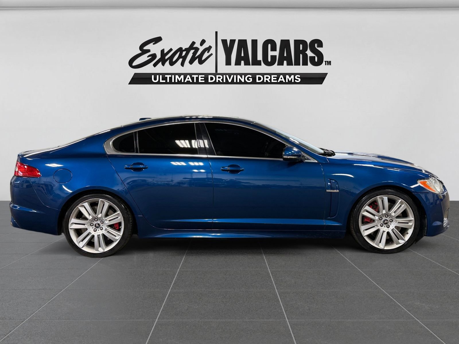 Used 2011 Jaguar XF R RWD image 6