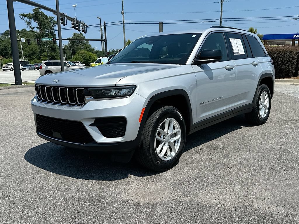 Used 2024 Jeep Grand Cherokee Laredo X w/ Luxury Tech Group I RWD image 1