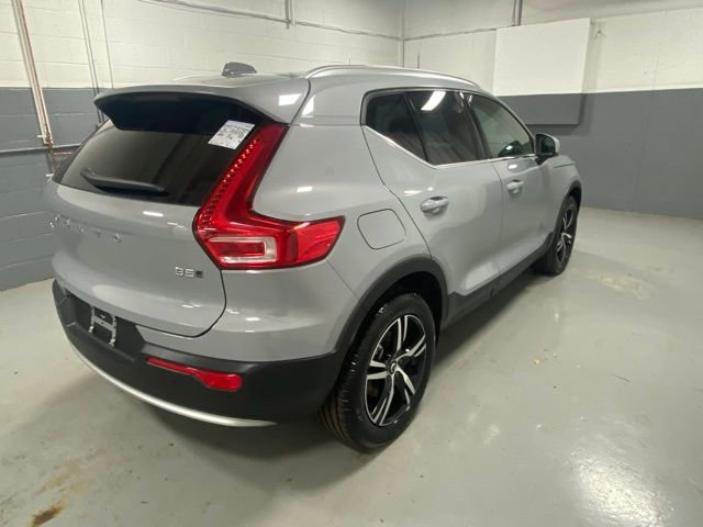 Certified 2025 Volvo XC40 B5 Core image 3
