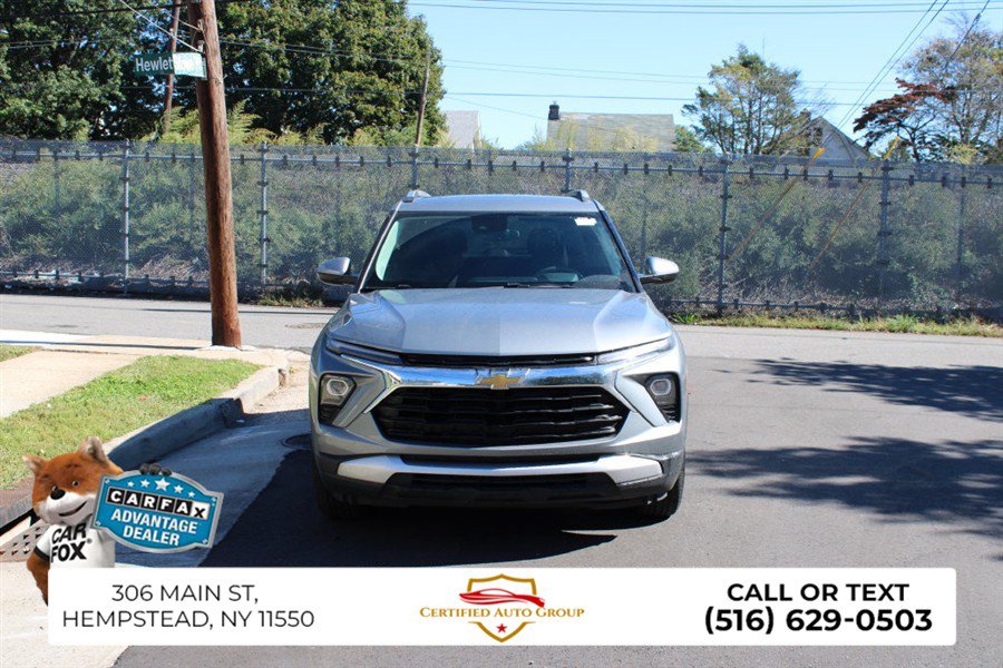 Used 2025 Chevrolet TrailBlazer LT AWD/4WD image 2