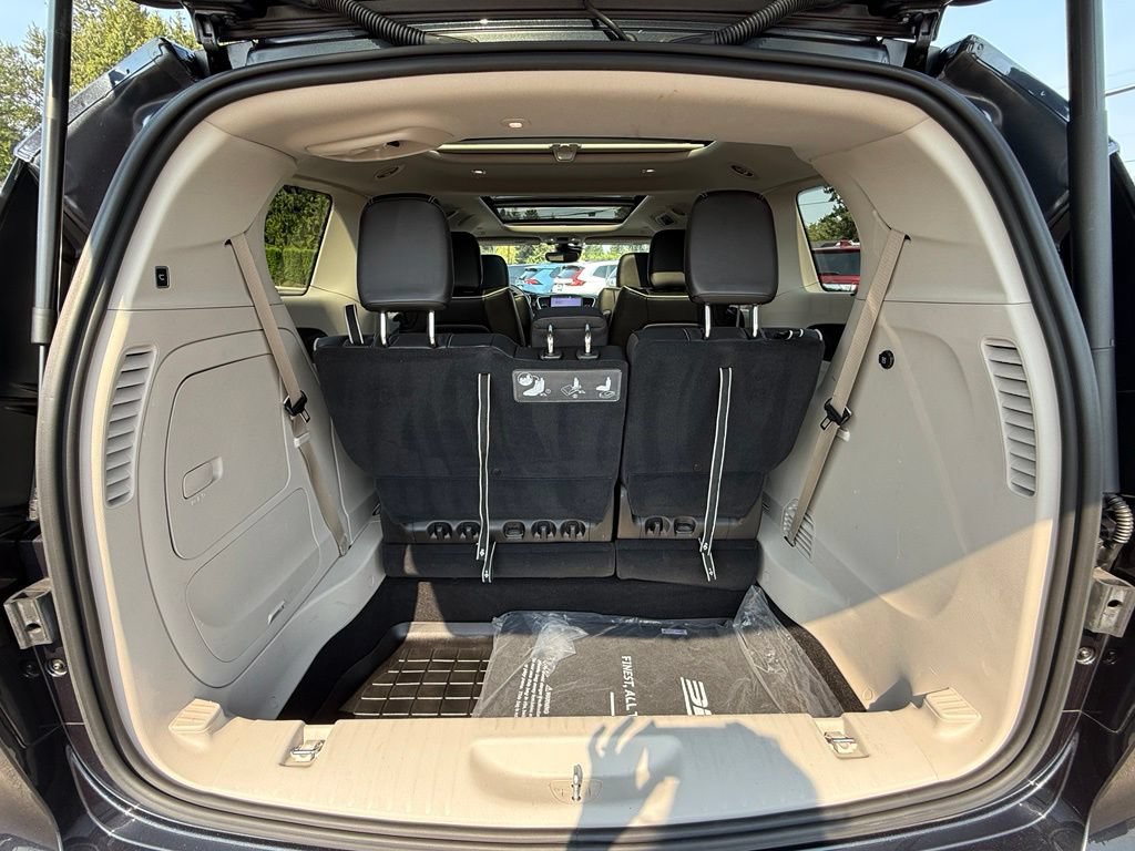 Used 2021 Chrysler Pacifica Limited w/ Premium & Safety Sphere Group FWD image 10