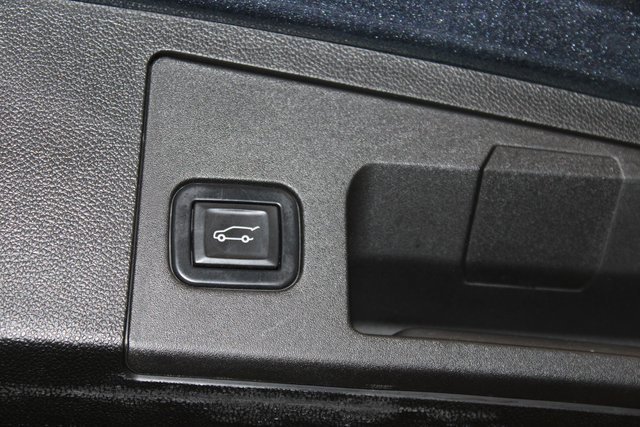 Certified 2022 Cadillac XT4 Luxury w/ Cold Weather Package image 21