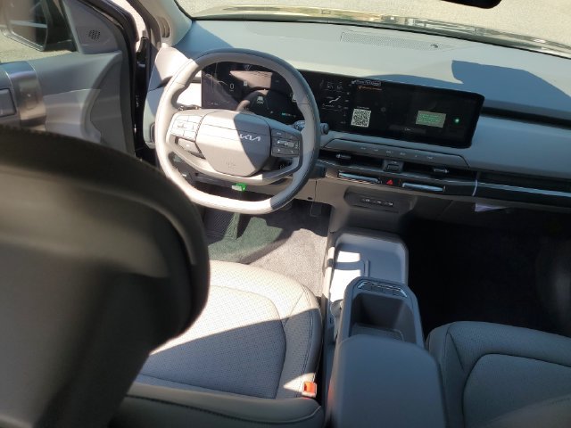New 2027 Kia EV3 Wind FWD image 7