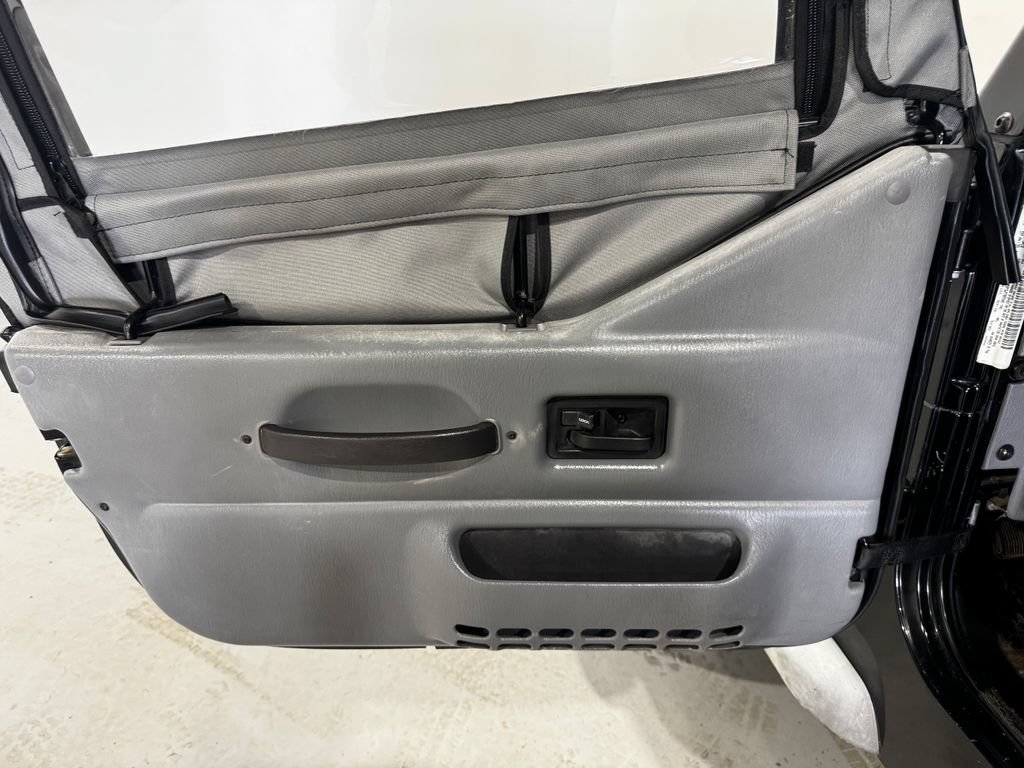 Used 1998 Jeep Wrangler SE AWD/4WD image 9