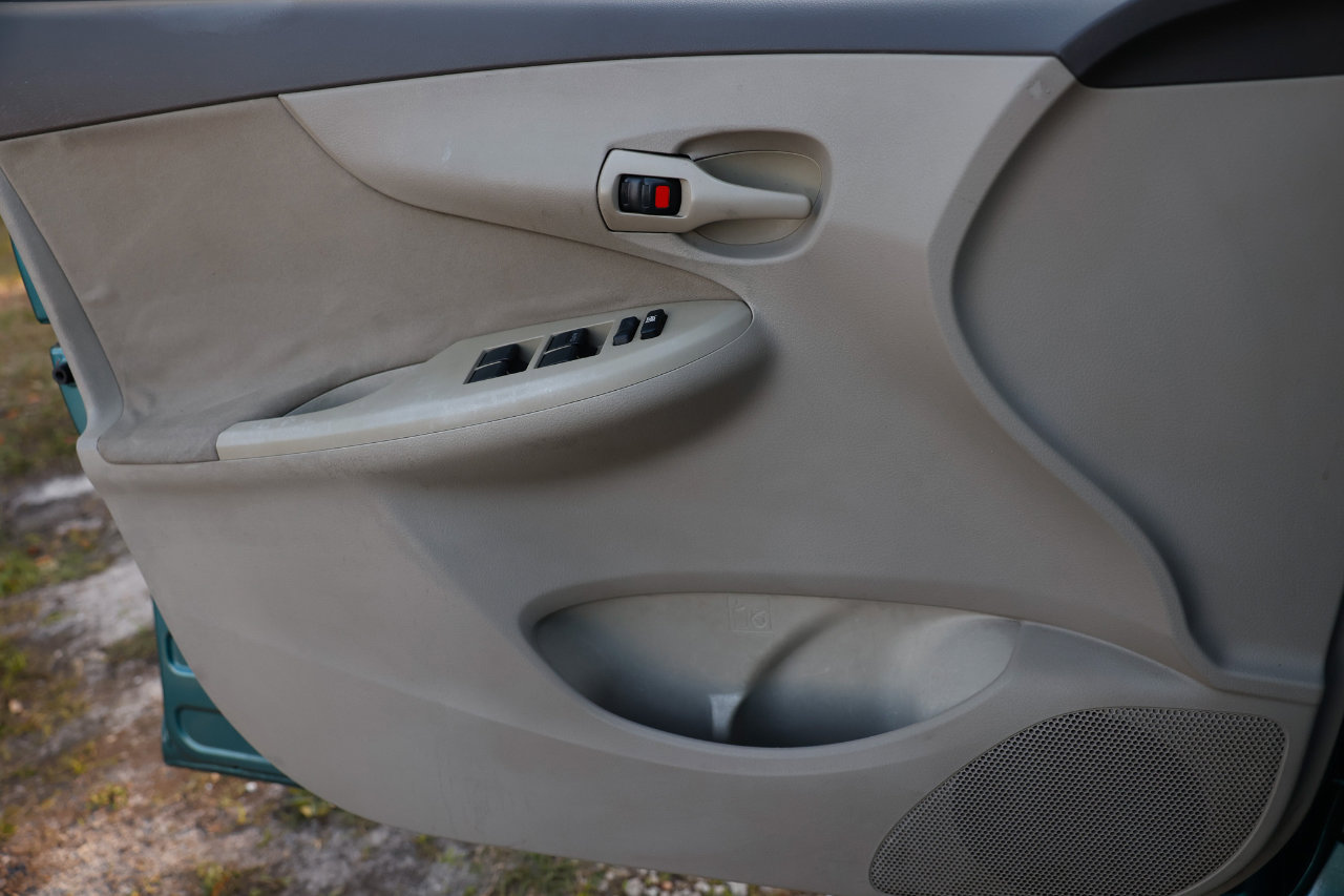 Used 2009 Toyota Corolla S image 37