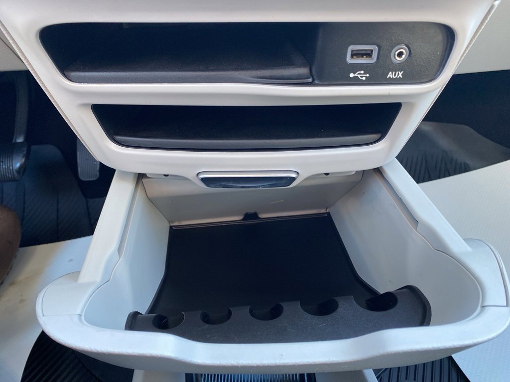 Used 2017 Chrysler Pacifica Touring-L image 34