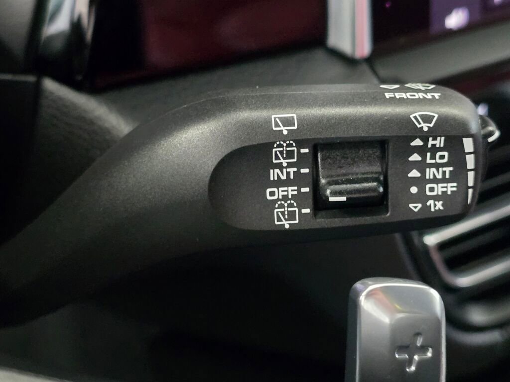 Certified 2024 Porsche Macan image 43