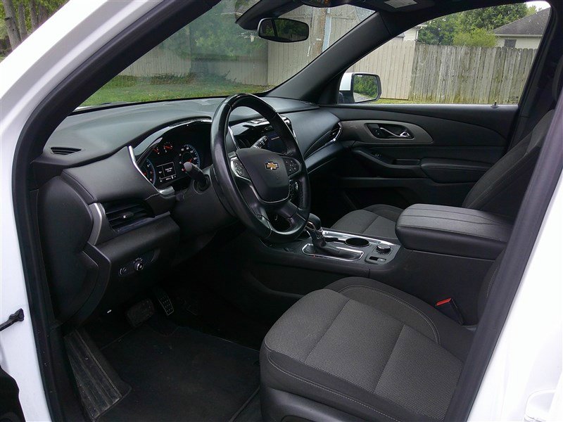 Used 2023 Chevrolet Traverse LT FWD image 9