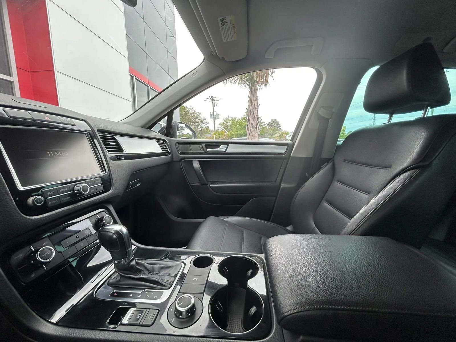 Used 2011 Volkswagen Touareg Sport image 15