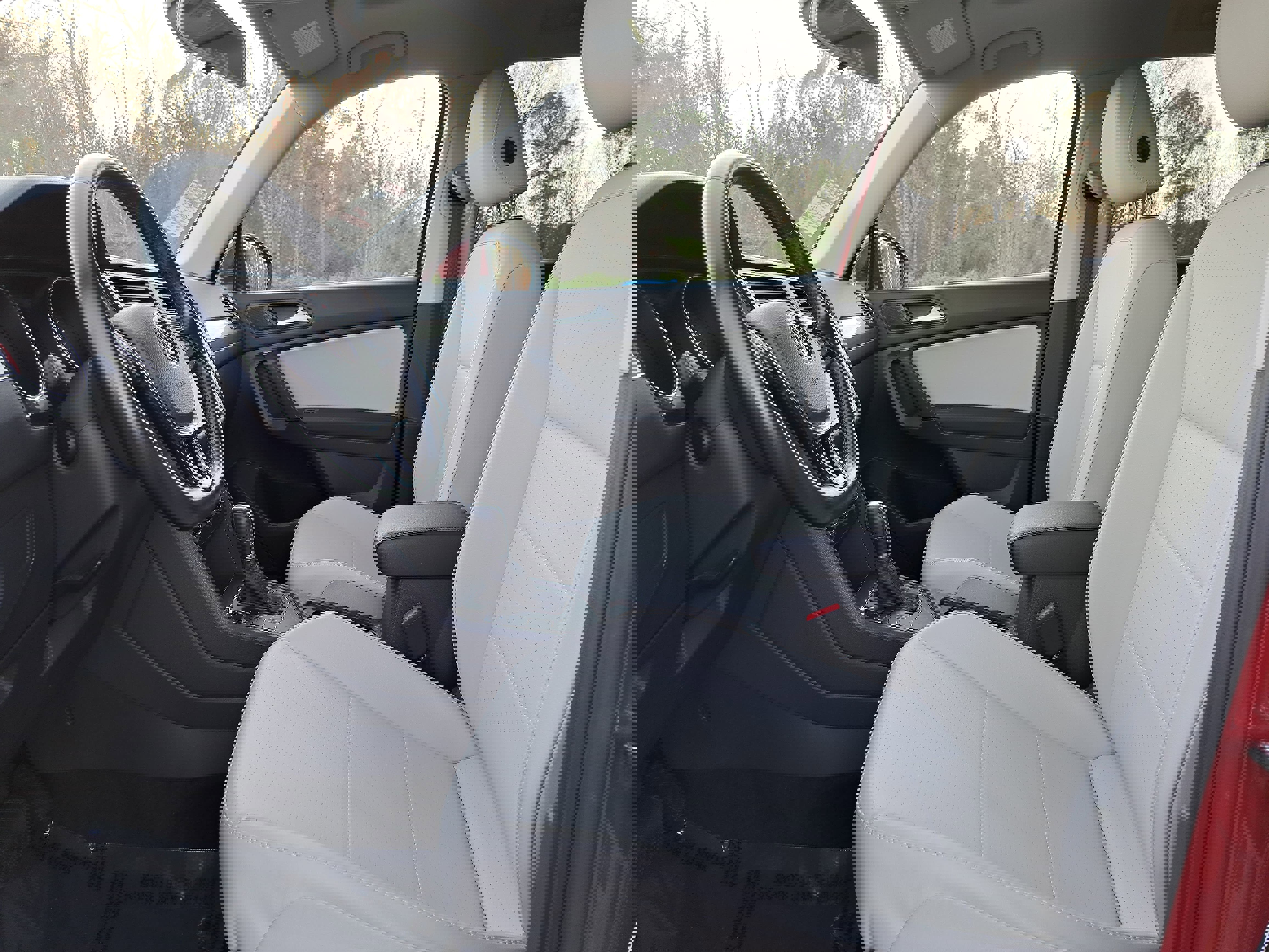 Certified 2019 Volkswagen Tiguan SE w/ Panoramic Sunroof Package image 15