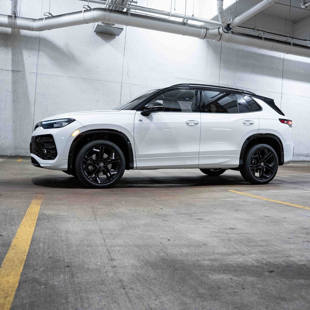 New 2026 Volkswagen Tiguan SE R-Line AWD/4WD image 3