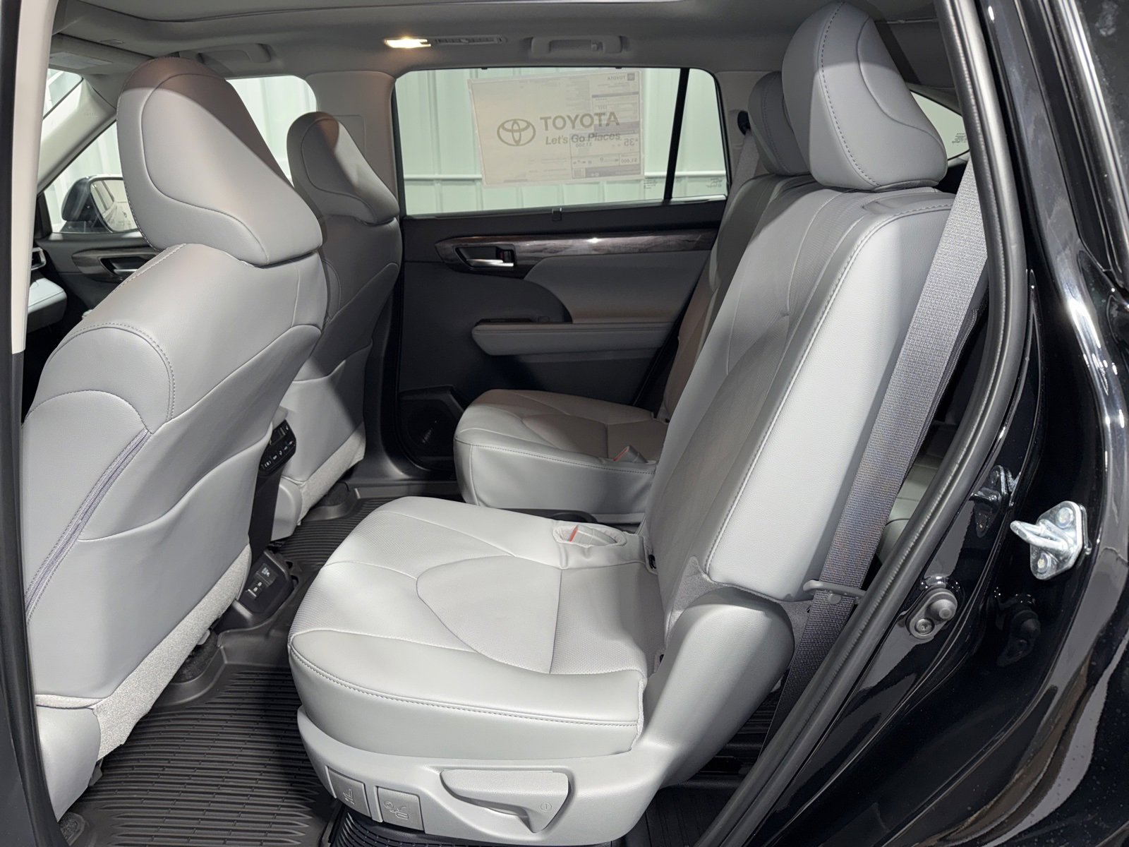 New 2026 Toyota Highlander Platinum image 16