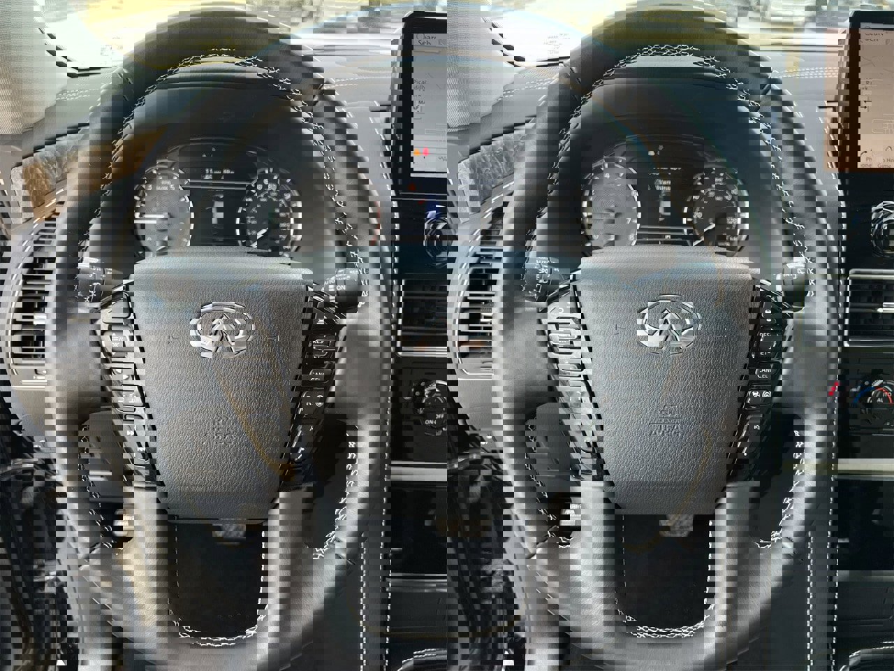 Used 2023 INFINITI QX80 Premium Select w/ All-Season Package image 9