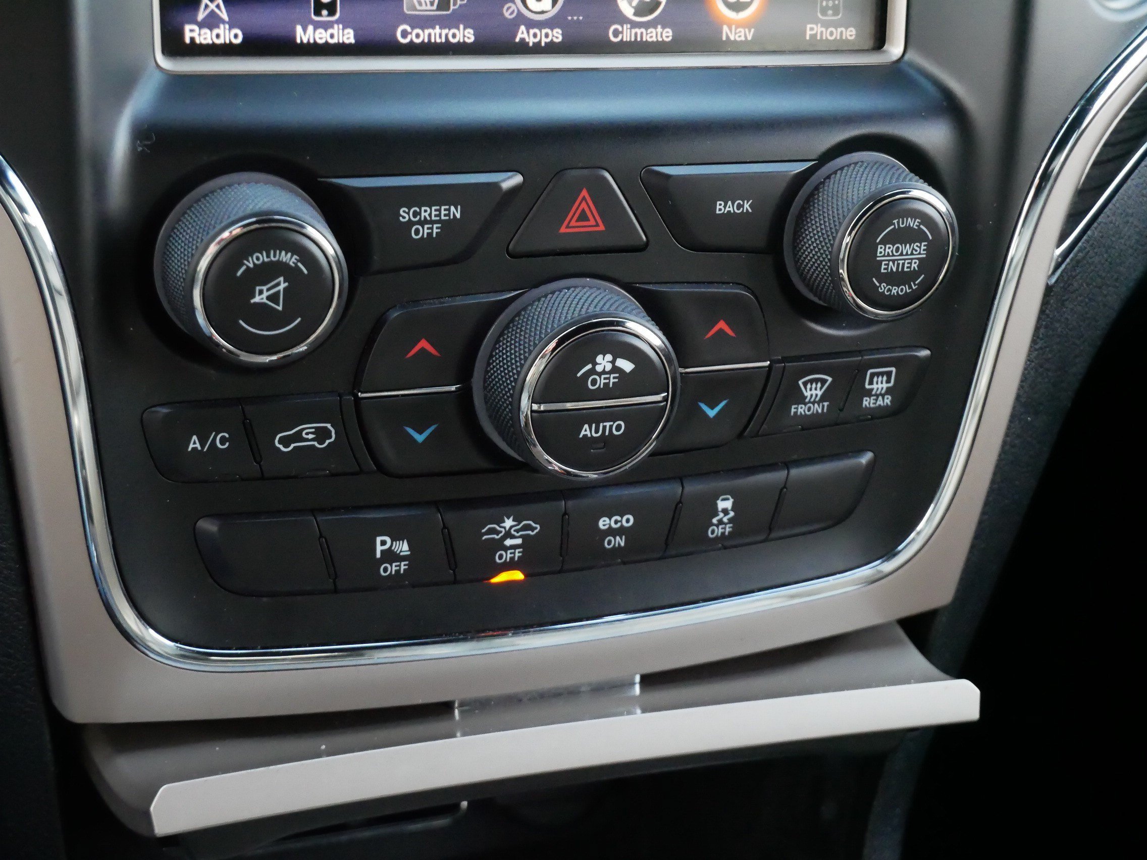 Used 2014 Jeep Grand Cherokee Overland w/ Advanced Technology Group AWD/4WD image 20