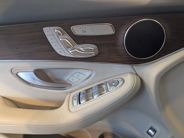 Used 2022 Mercedes-Benz GLC 300 4MATIC image 12