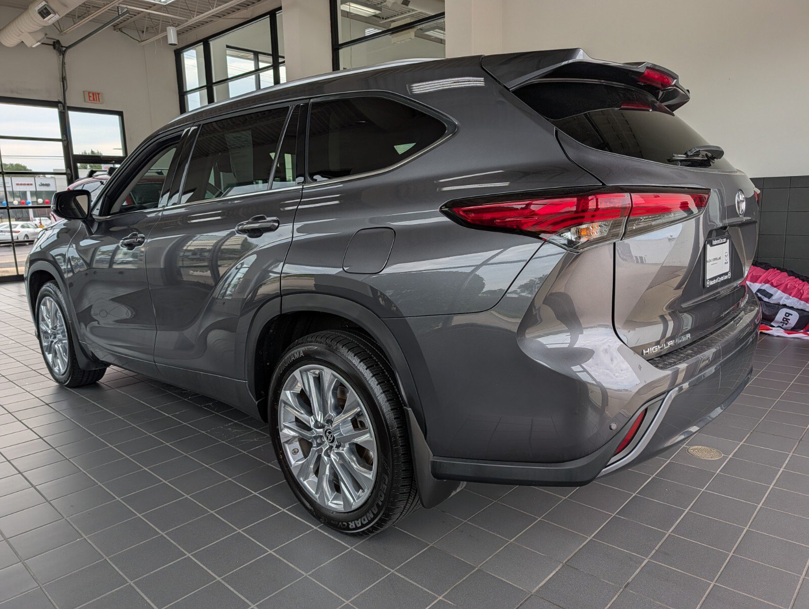Used 2023 Toyota Highlander Limited AWD/4WD image 5