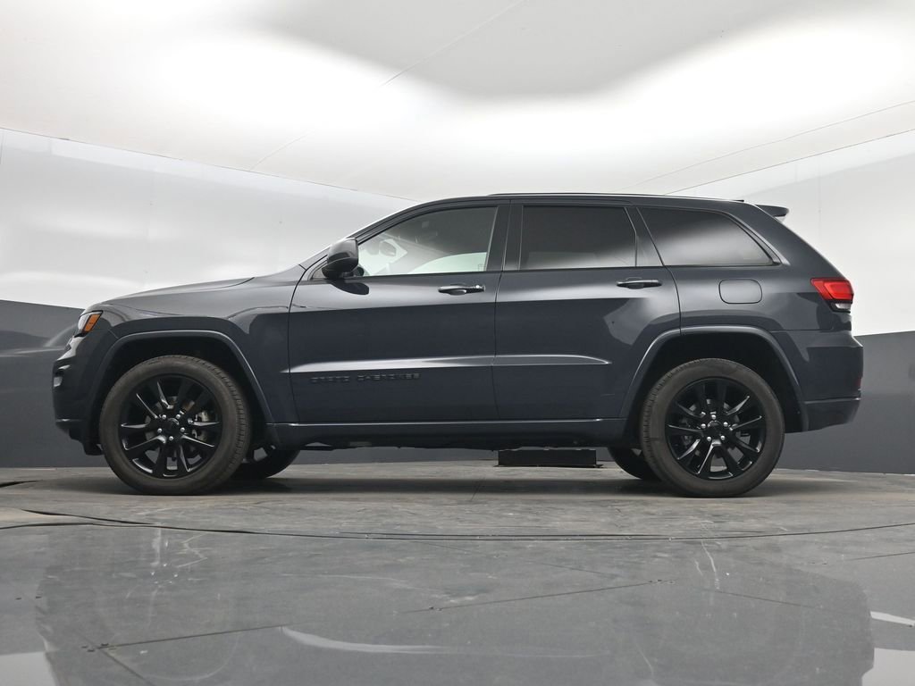Used 2018 Jeep Grand Cherokee Altitude AWD/4WD image 15