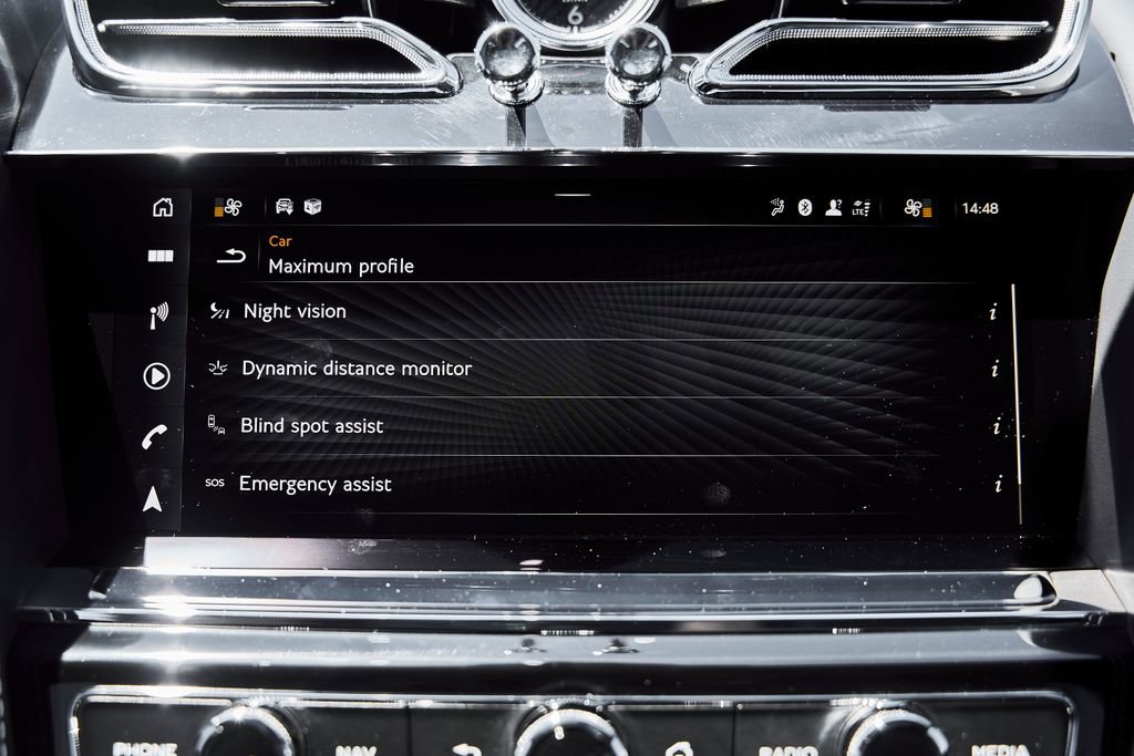 Used 2024 Bentley Bentayga AWD/4WD image 76