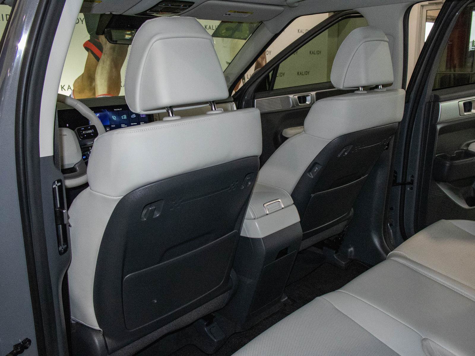 Used 2025 Hyundai Santa Fe SEL FWD image 9
