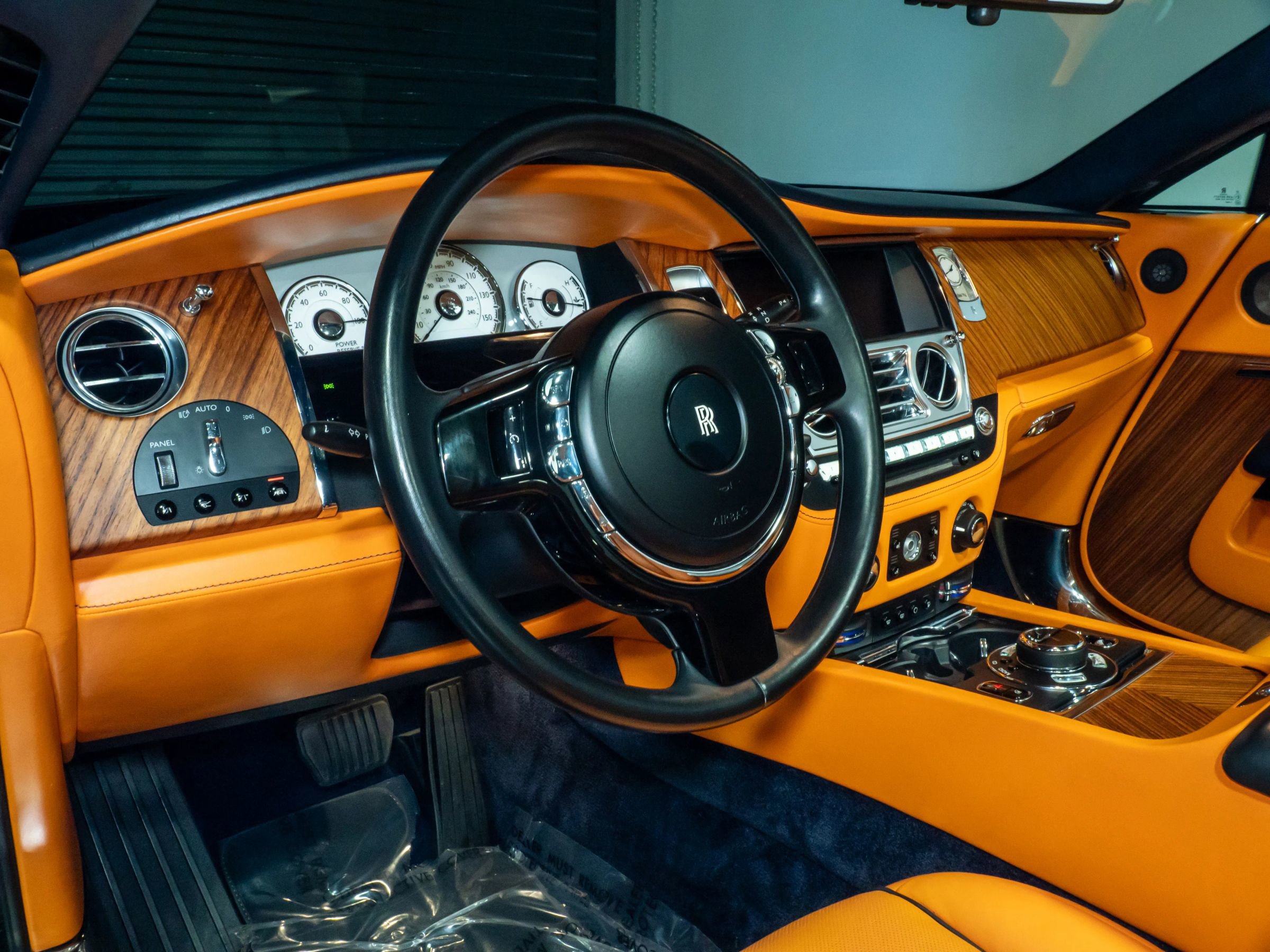 Used 2016 Rolls-Royce Dawn image 24