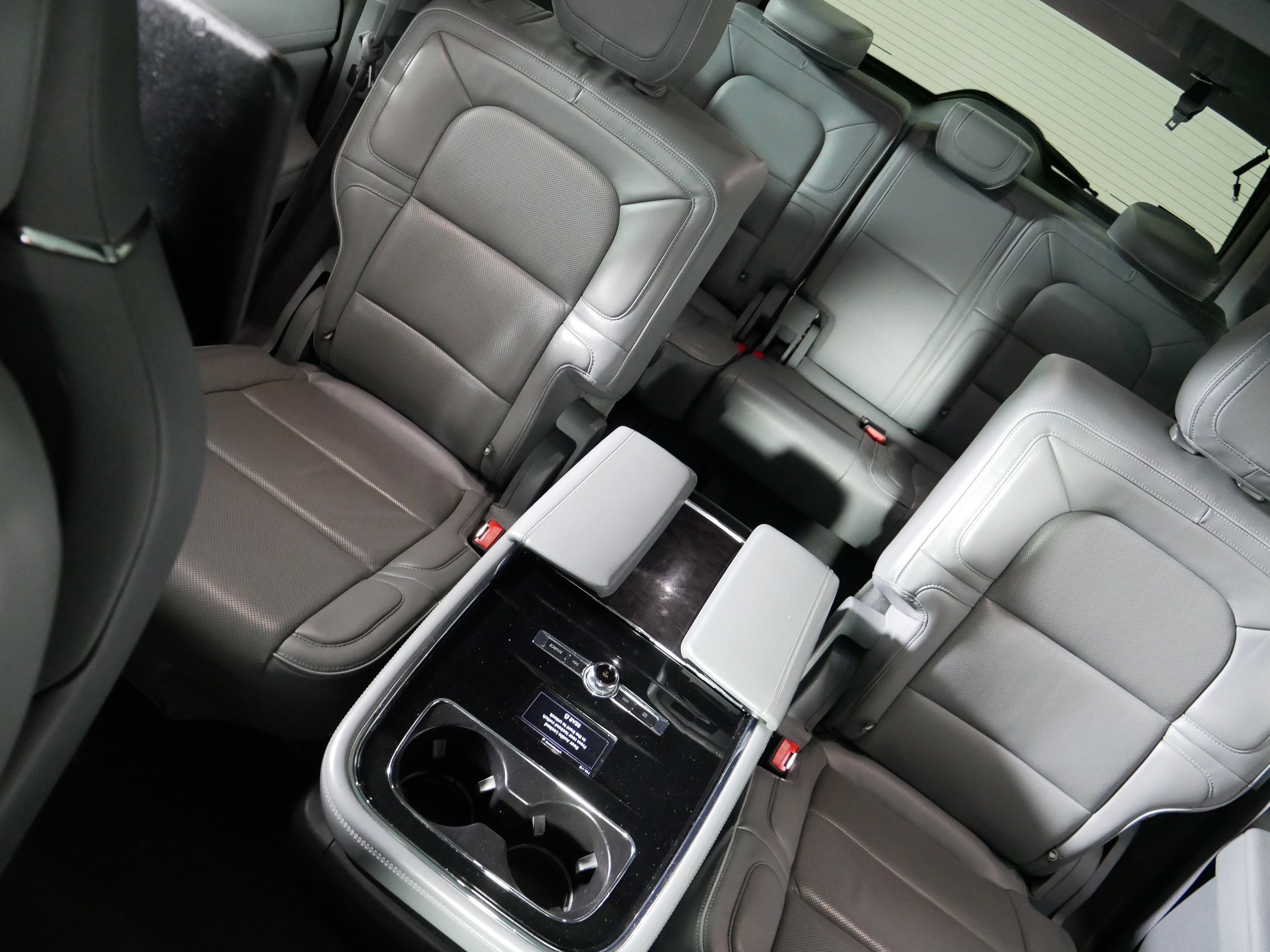 Used 2018 Lincoln Navigator Reserve w/ Technology Package AWD/4WD image 12