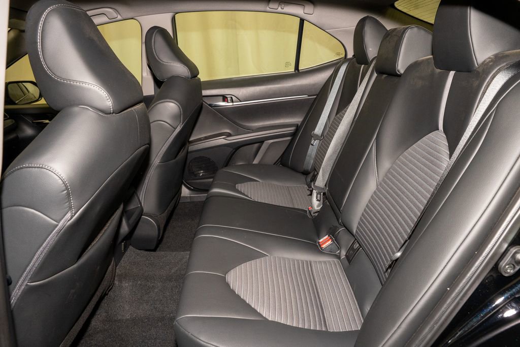 Used 2023 Toyota Camry SE image 7
