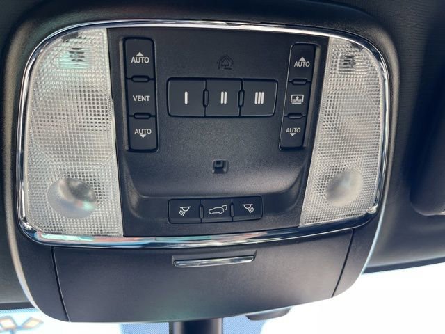 Used 2019 Jeep Grand Cherokee Limited w/ Luxury Group II image 31