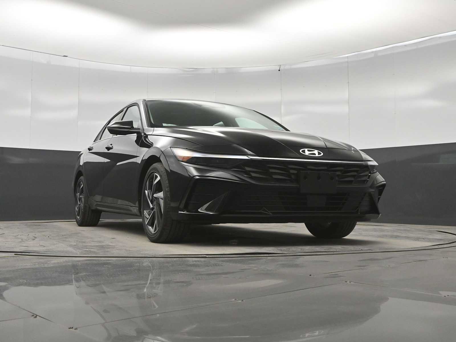 New 2026 Hyundai Elantra Limited FWD image 35