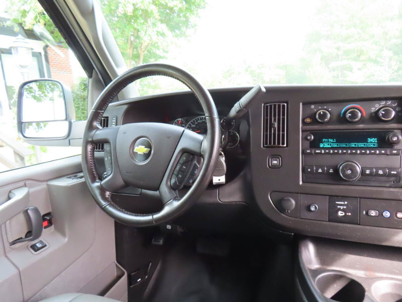 Used 2020 Chevrolet Express 3500 w/ Driver Convenience Package RWD image 25