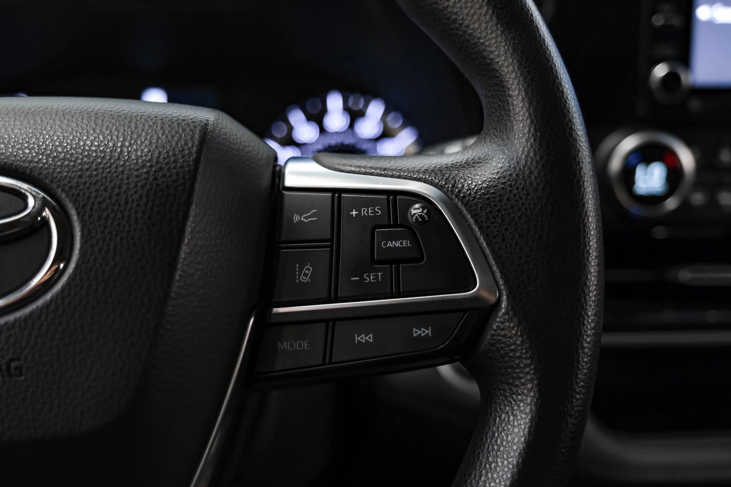 Used 2020 Toyota Highlander L FWD image 13