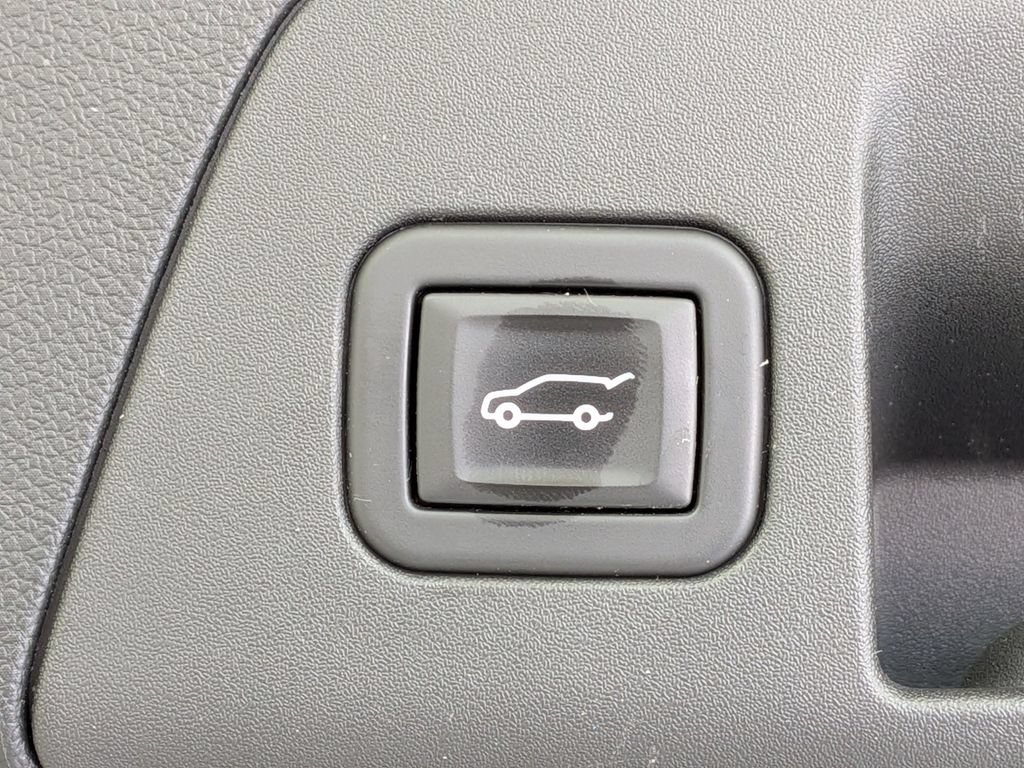 Used 2023 Buick Envision Essence w/ Sport Touring Package FWD image 32