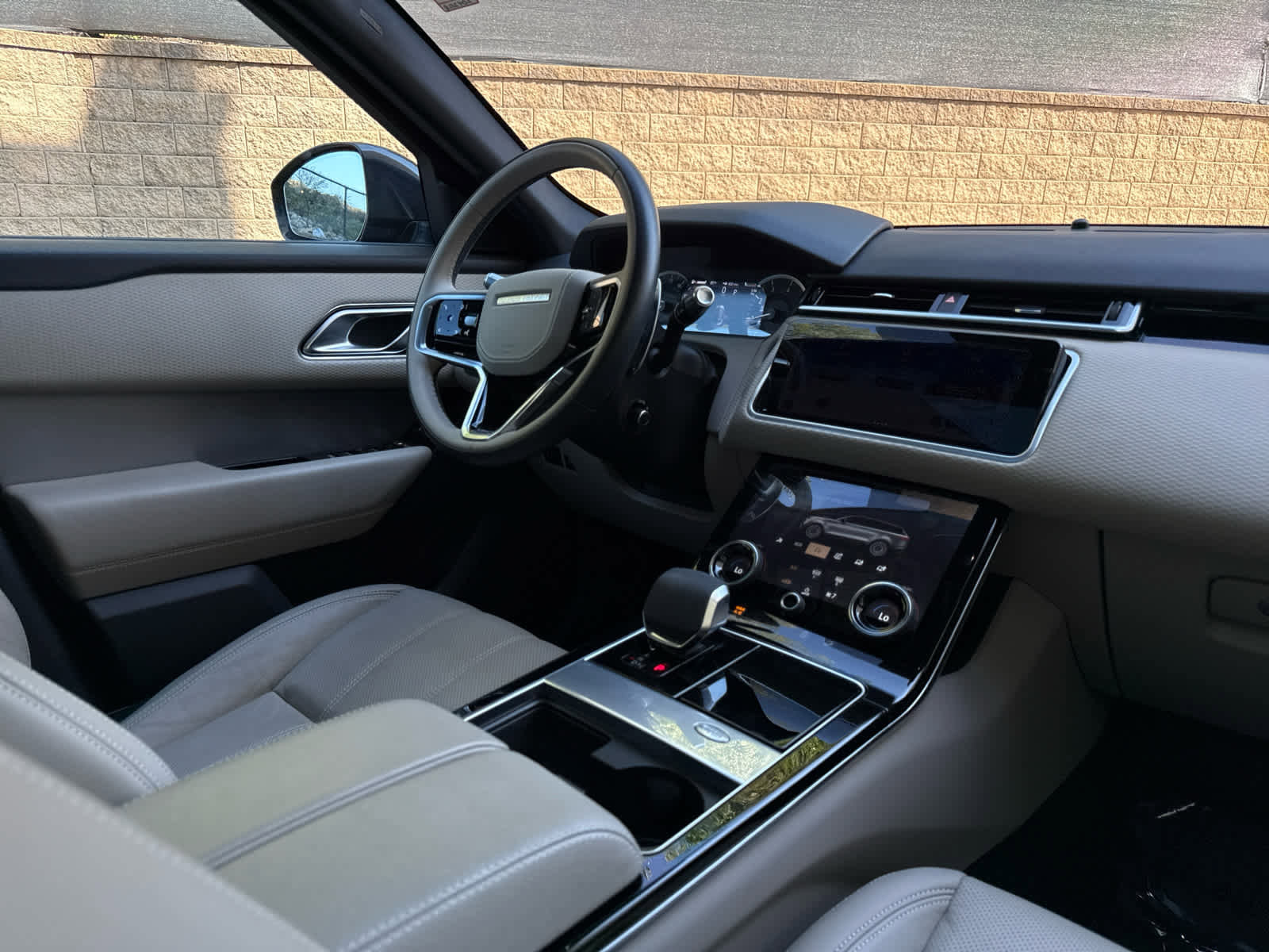 Certified 2021 Land Rover Range Rover Velar R-Dynamic S image 10