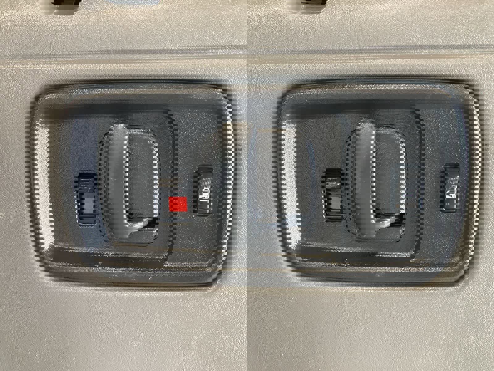 Used 2015 Chevrolet Express 3500 RWD image 23